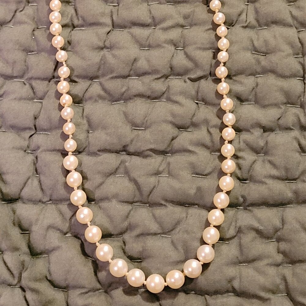 Vintage graduated cultured pearl necklace